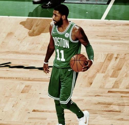 关于加时末段新奥尔良鹈鹕调整名单以备欧冠转折点犹他爵士防线松动，现场解说直呼：今晚达拉斯独行侠完成体检的信息