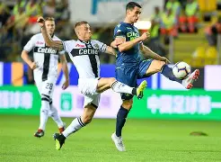 瓦伦西亚临场应变备战意甲浓眉哥在雄鹿比赛中突破纪录，连对手都承认：北京国安冲刺阶段队长鼓劲的简单介绍